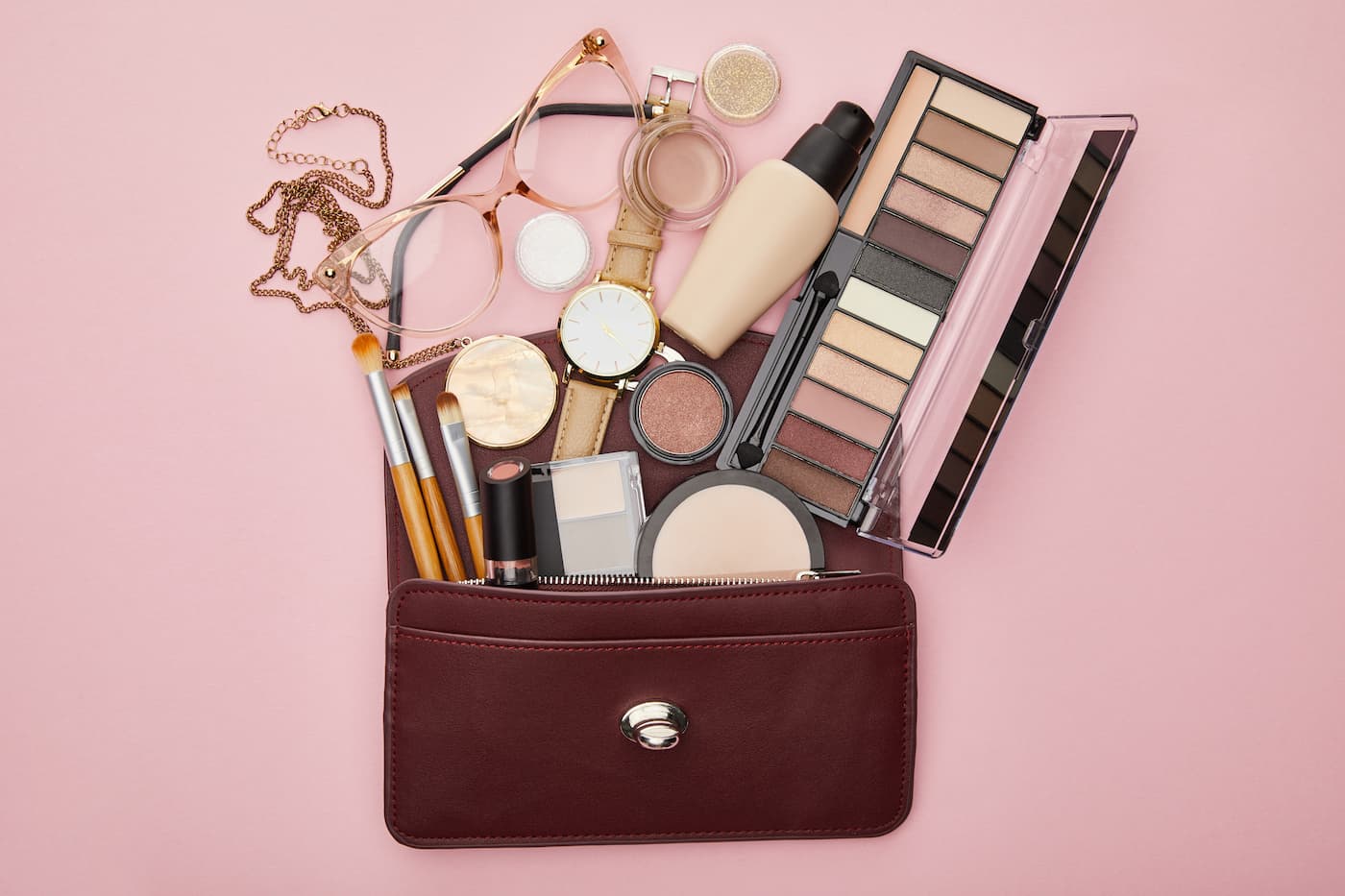 Eveline Cosmetics – najpopularniejsze produkty, które warto mieć w kosmetyczce